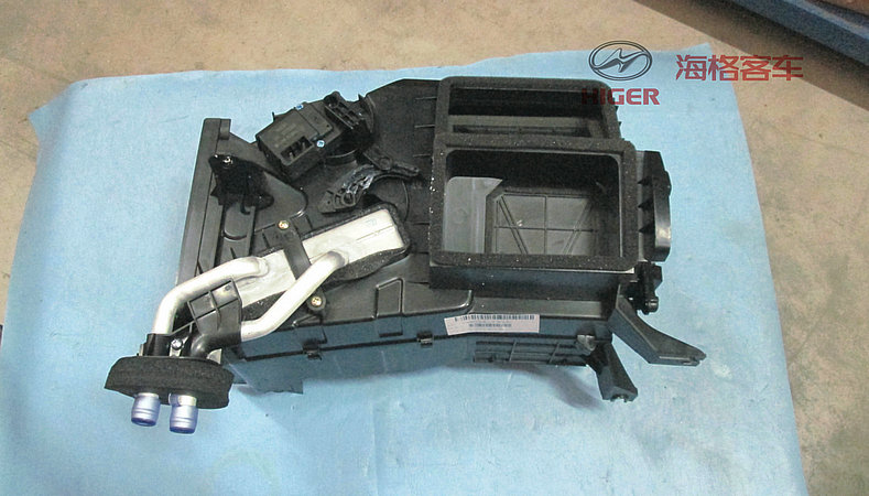 Air conditioning and air heating device assembly (air heater)