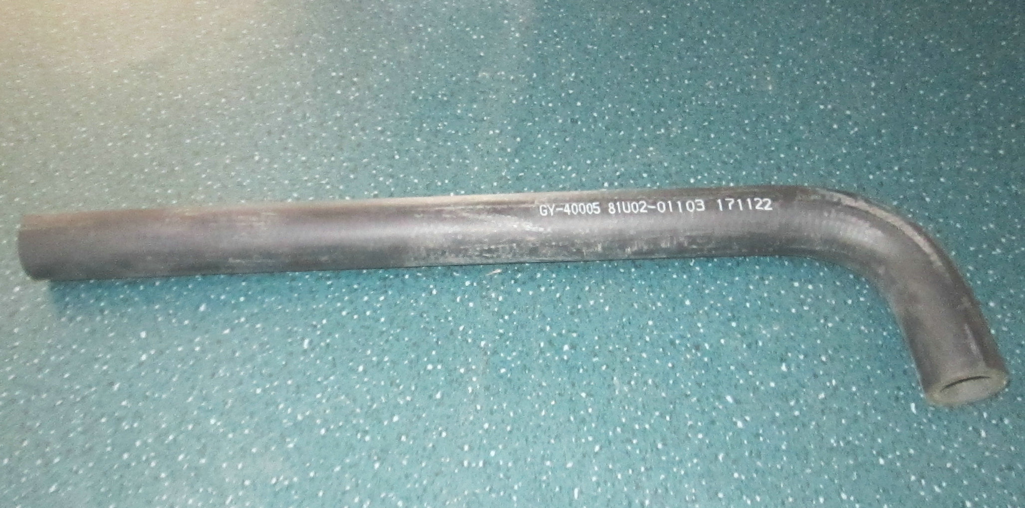 Резиновая изогнутая труба (25)