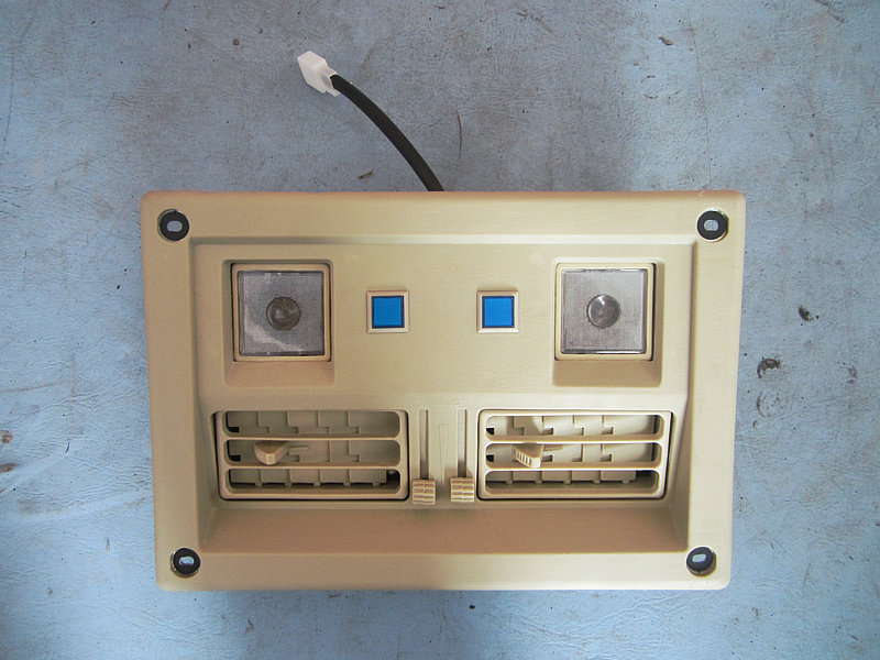 Adjustable air outlet with reading light