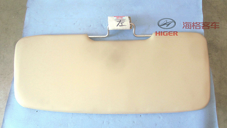 Montage de la visière (à gauche)