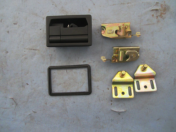 Baggage door lock (two points lock)