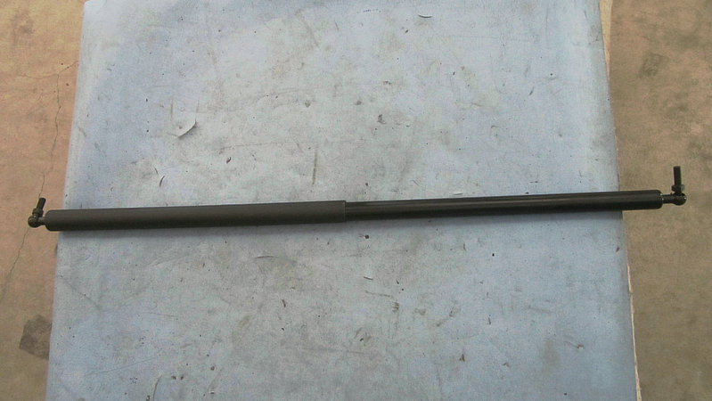 Ressort à gaz (330-751/650N porte du compartiment arrière)