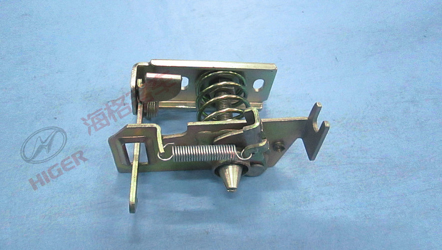 Serrure du couvercle du moteur