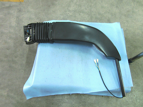 Right support arm assembly