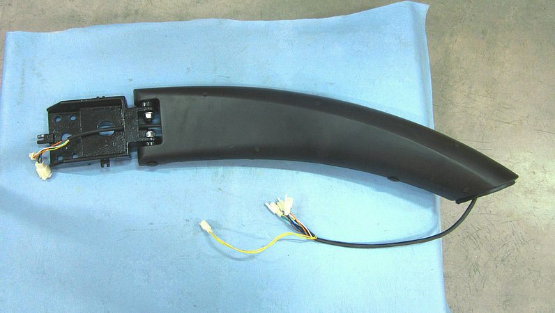 Right rearview mirror arm assembly