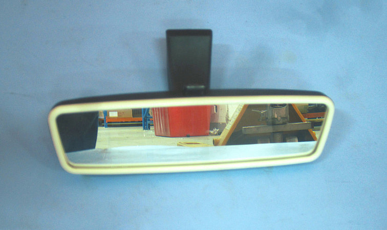Внутреннее зеркало заднего вида