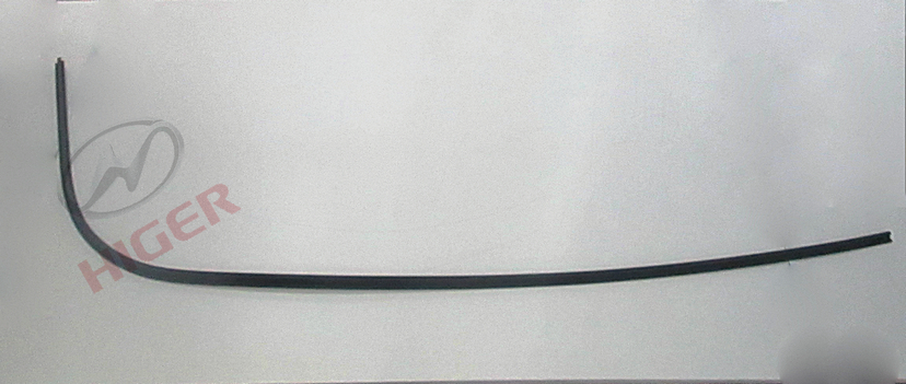 Расходная цистерна (спереди слева)