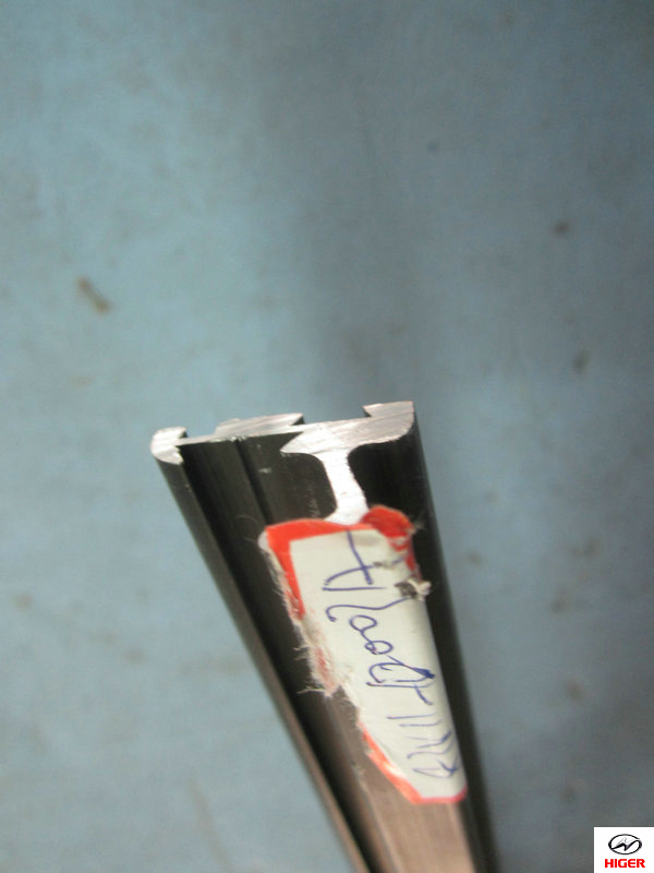 Flowing tank (upper part of the left and right first side window)