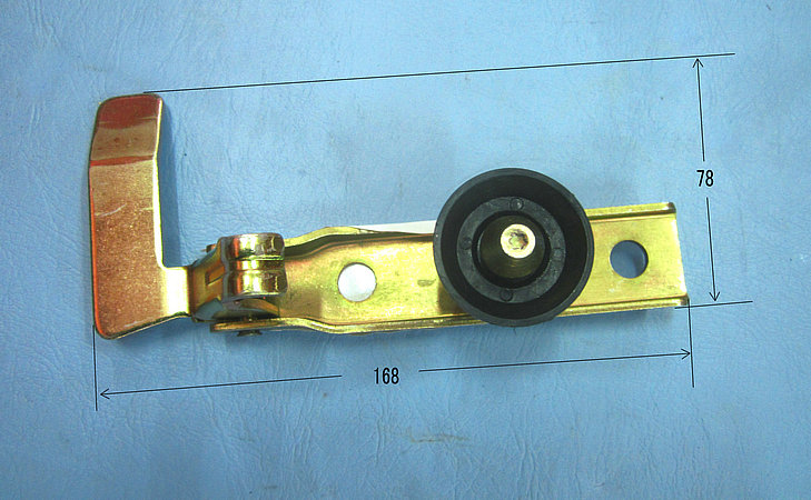 Engine hood locking assembly