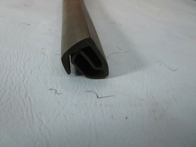 Sealing strip (L=800 under the passenger door)-1