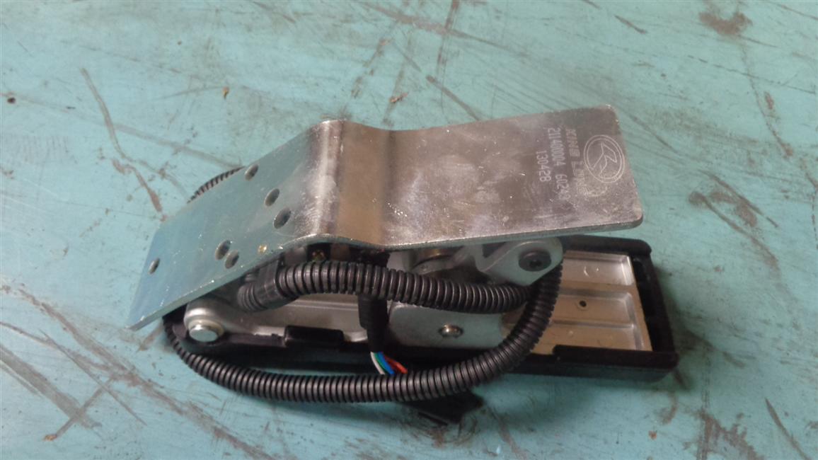 Acceleration pedal-electronics, equipped with Weichai gas engine, bottom plate type