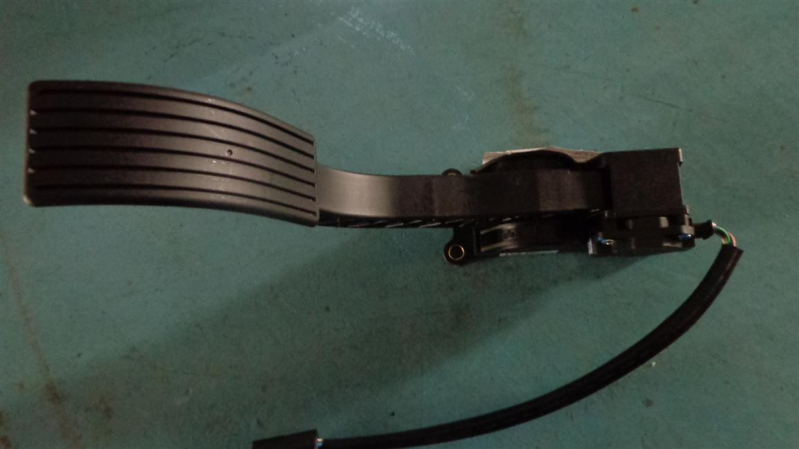 Acceleration pedal-electronics, equipped with Yuchai BOSCH high-voltage common rail, suspended-2