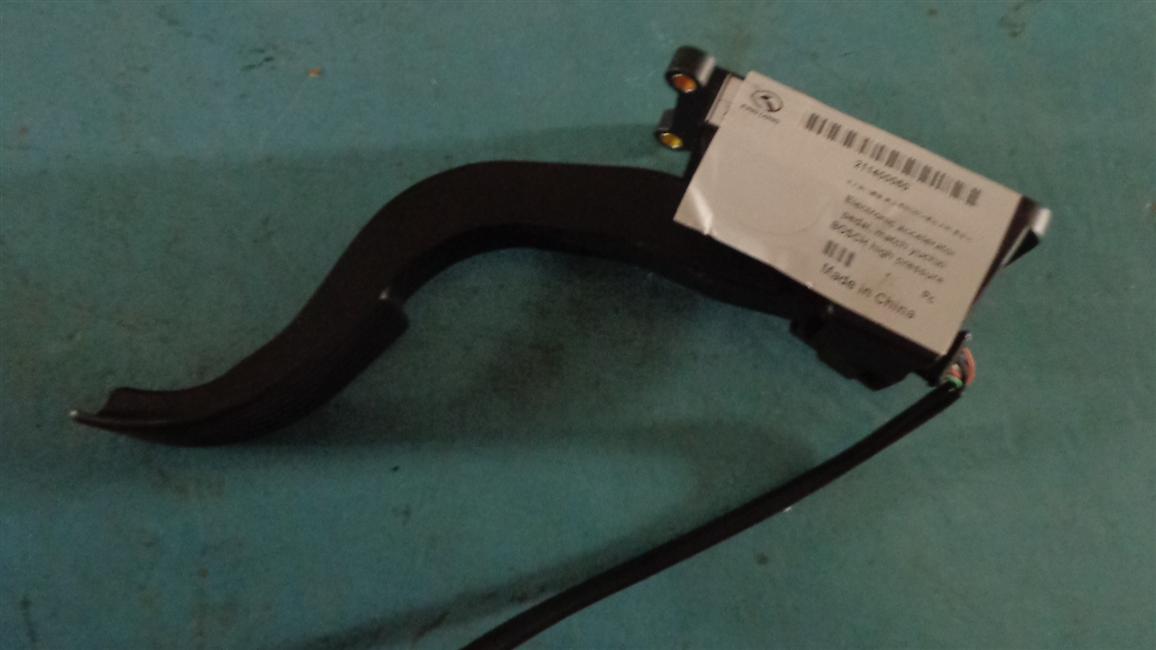 Acceleration pedal-electronics, equipped with Yuchai BOSCH high-voltage common rail, suspended-3