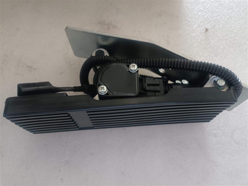 Acceleration pedal-electronics, equipped with Yuchai BOSCH high-voltage common rail engine, bottom plate type, 37 degrees-1