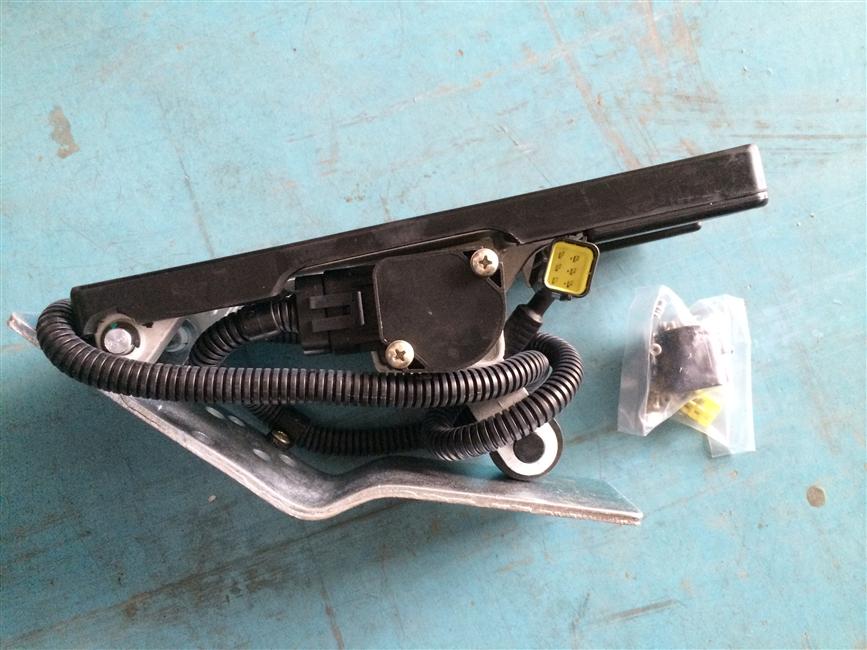 Acceleration pedal-electronics, equipped with Weichai and Xichai BOSCH high-voltage common rail engine, bottom plate type-1