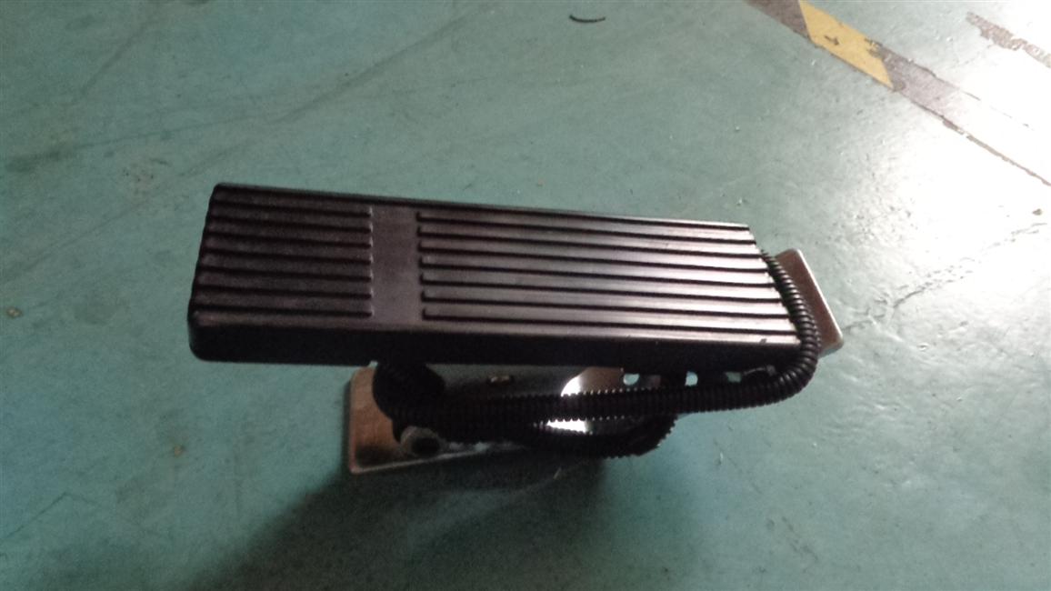 Acceleration pedal-electronics, equipped with Yuchai BOSCH high-voltage common rail engine, bottom plate type