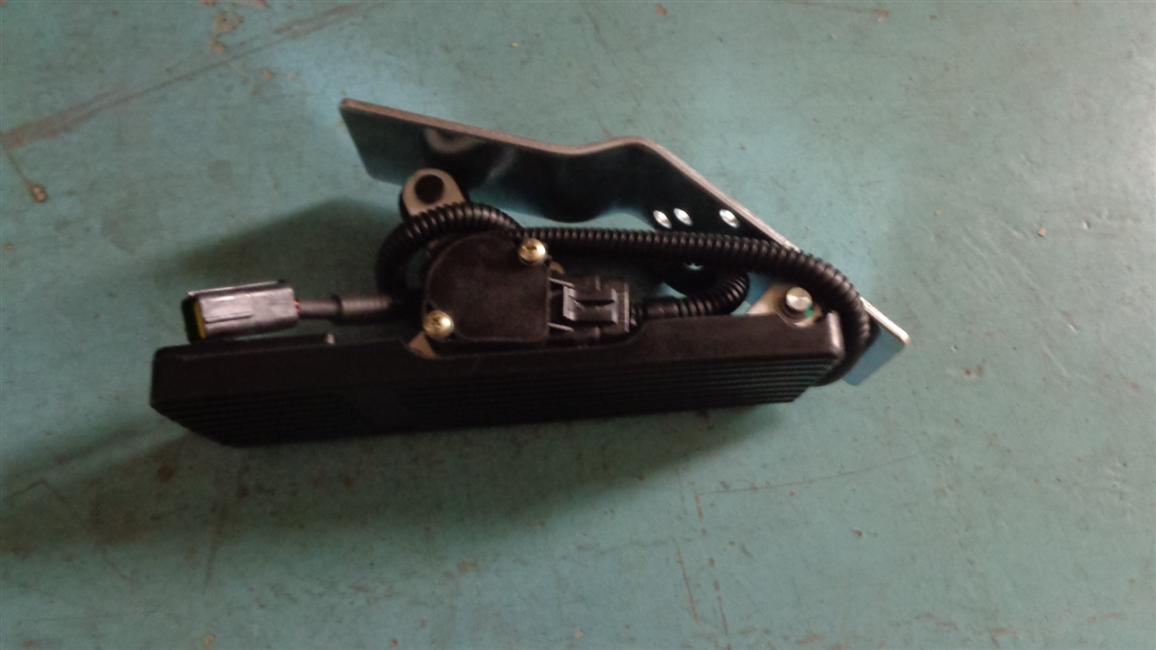 Acceleration pedal-electronics, equipped with Yuchai BOSCH high-voltage common rail engine, bottom plate type-1