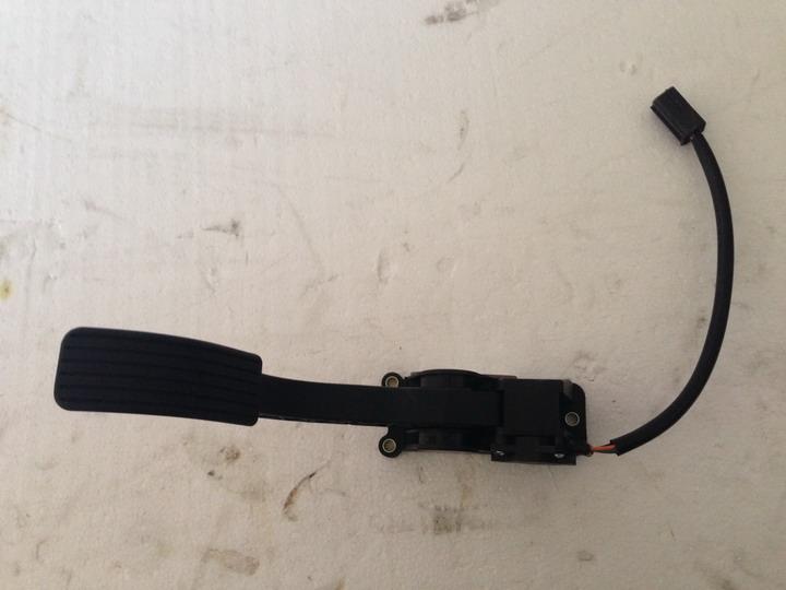 Pédale électronique d'accélération, 4F90-30-1