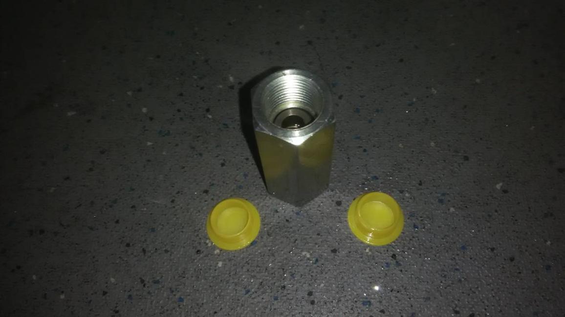 One-way valve, steering pipeline system