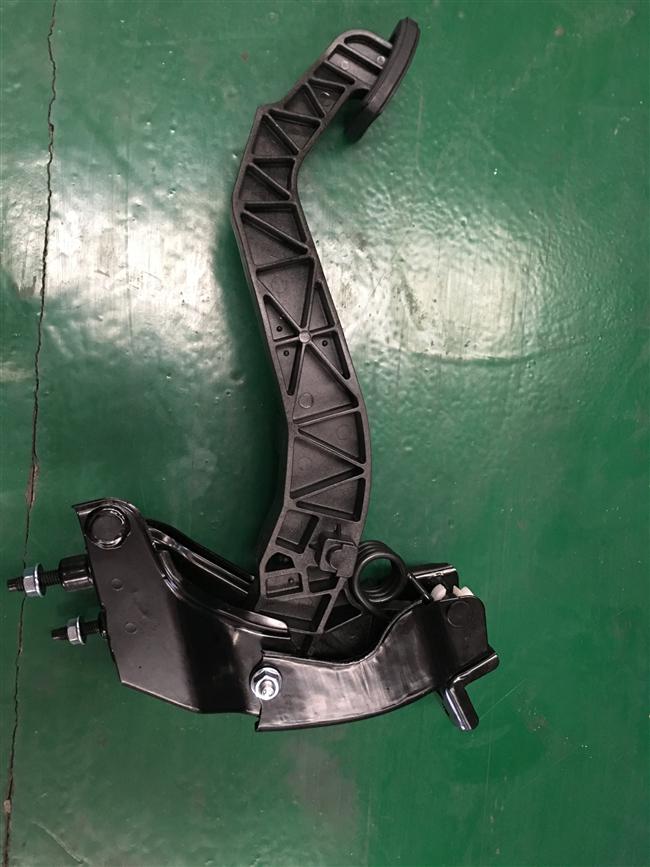 Clutch pedal assembly, KS2-2