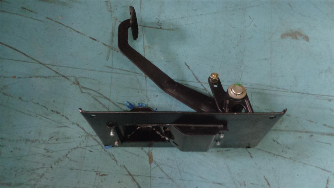 离合器操纵踏板总成