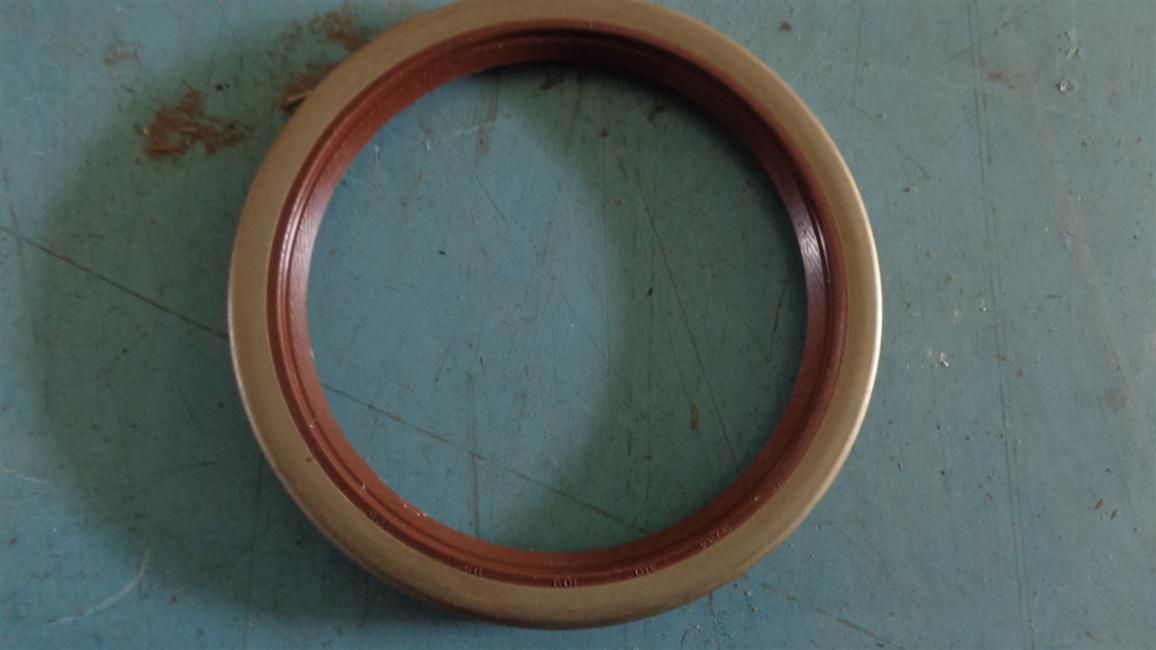 Нефтяная герметизация в выходном валу 85*105*10 1086903075
