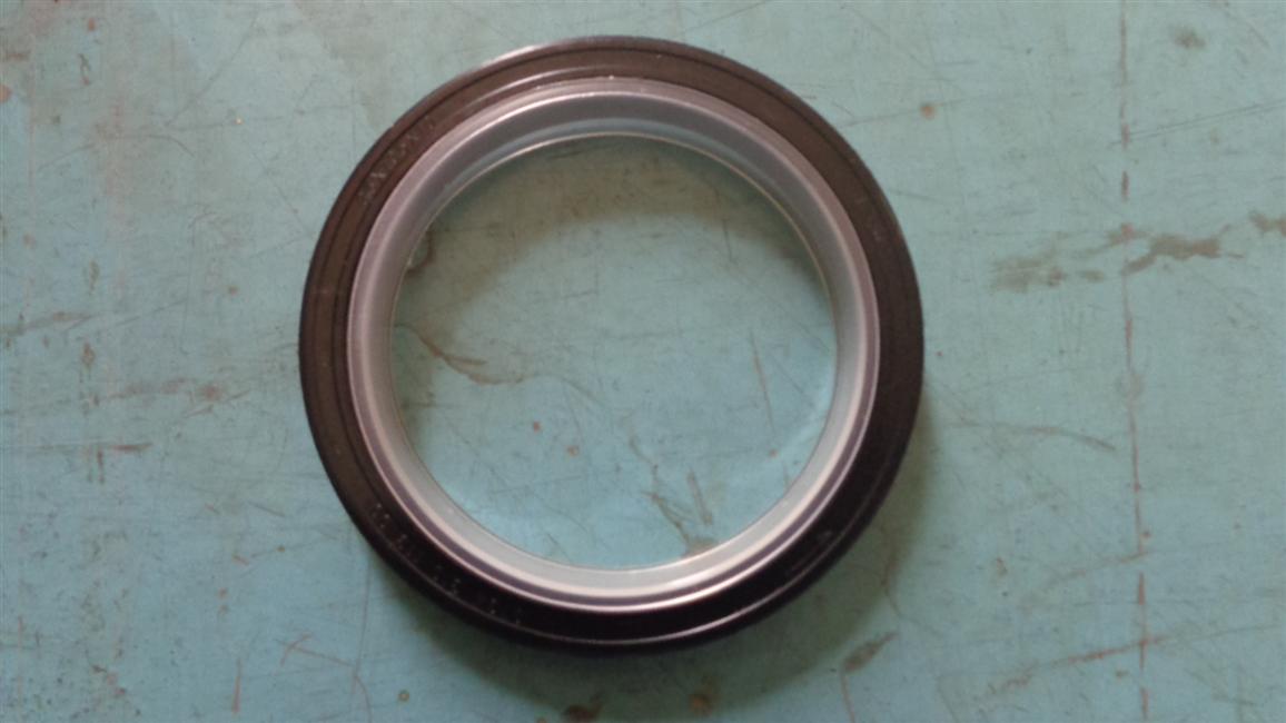 Output shaft oil seal assembly, 85*105*10, 1086903075