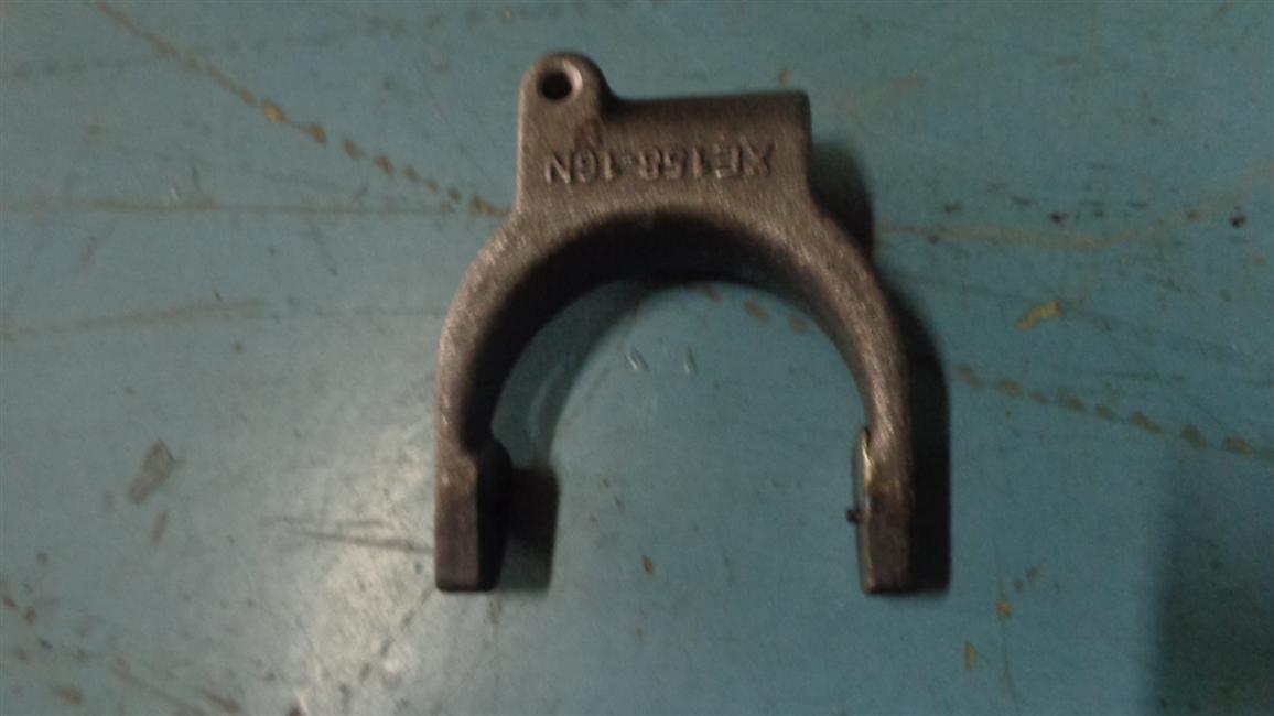 Clutch Disconnect Fork with Pin Assembly, 17DJL35-00030