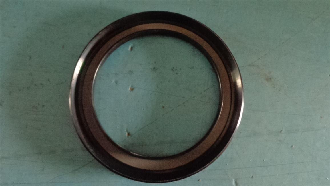 Oil seal assembly in the hub, 24FS50B-00005-1