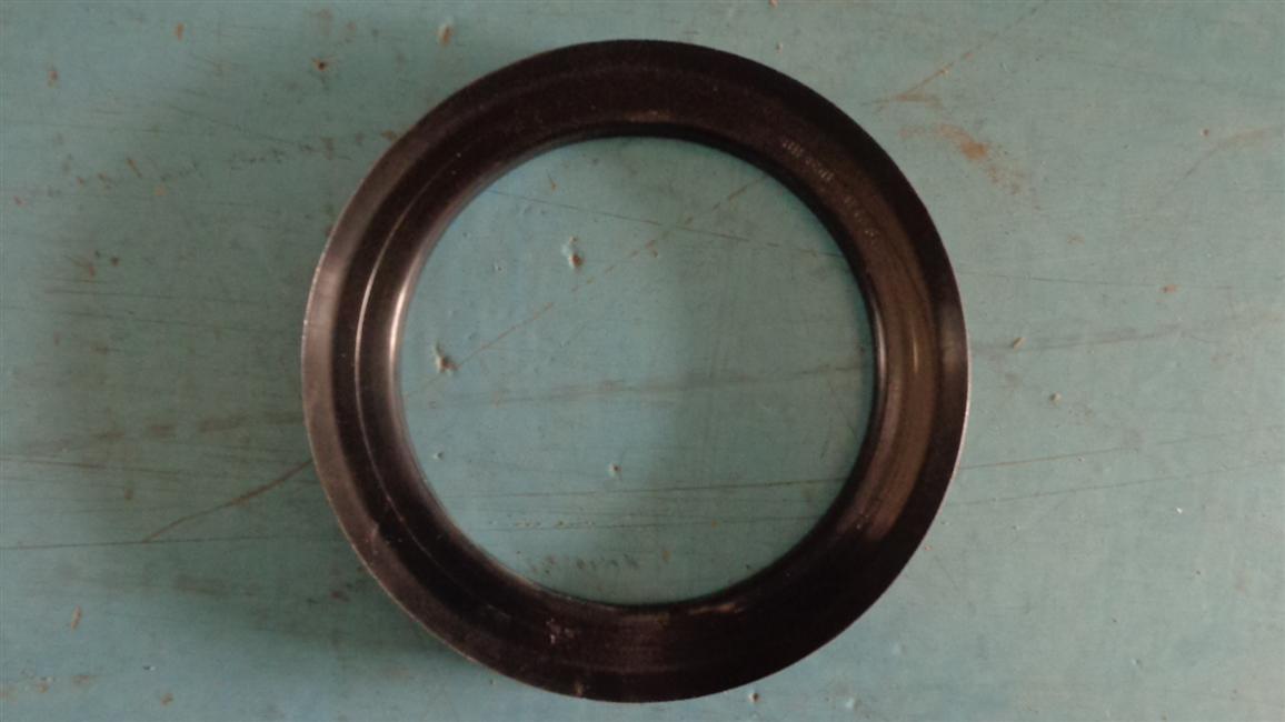 Oil seal assembly in the hub, 24FS50B-00005