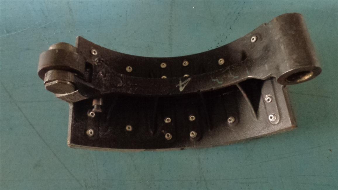 Rear brake shoe assembly, 24FS39M-00005-2