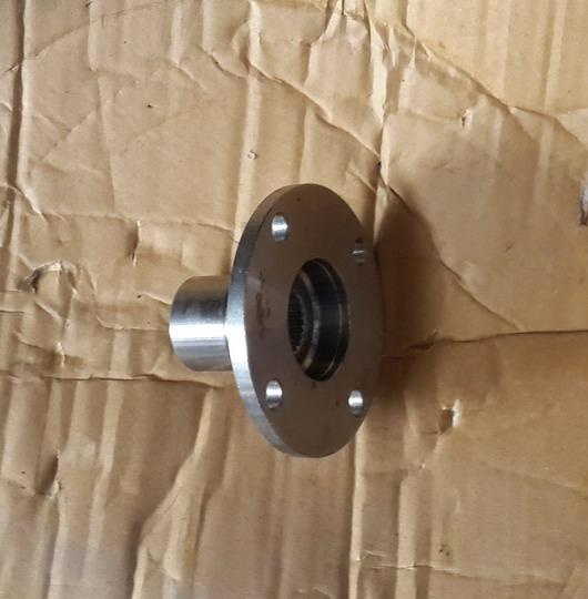 Active gear flange assembly, universal CRRC axle