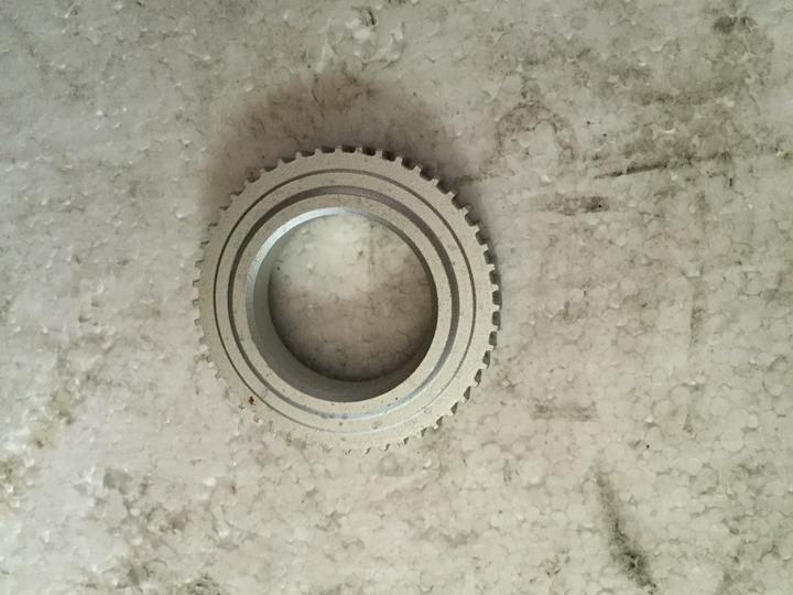 Attache magnétique à induction de l'essieu arrière, 224101660