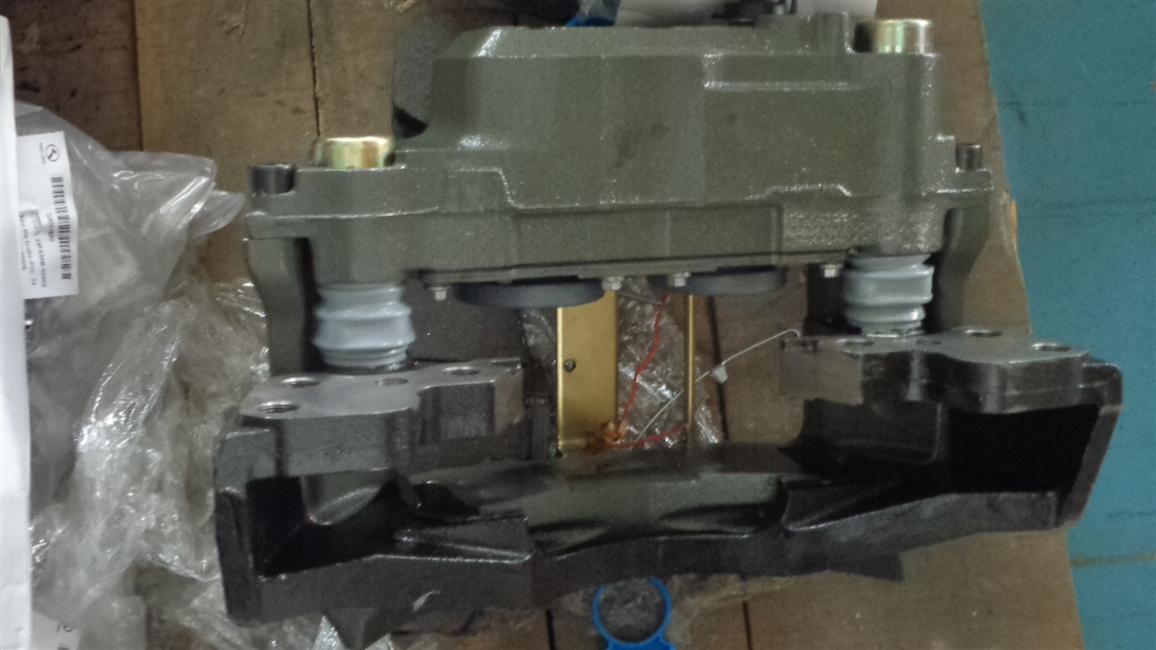 Left brake caliper assembly, MS13175D614