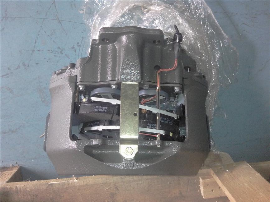 Right brake caliper assembly, MS13175D614