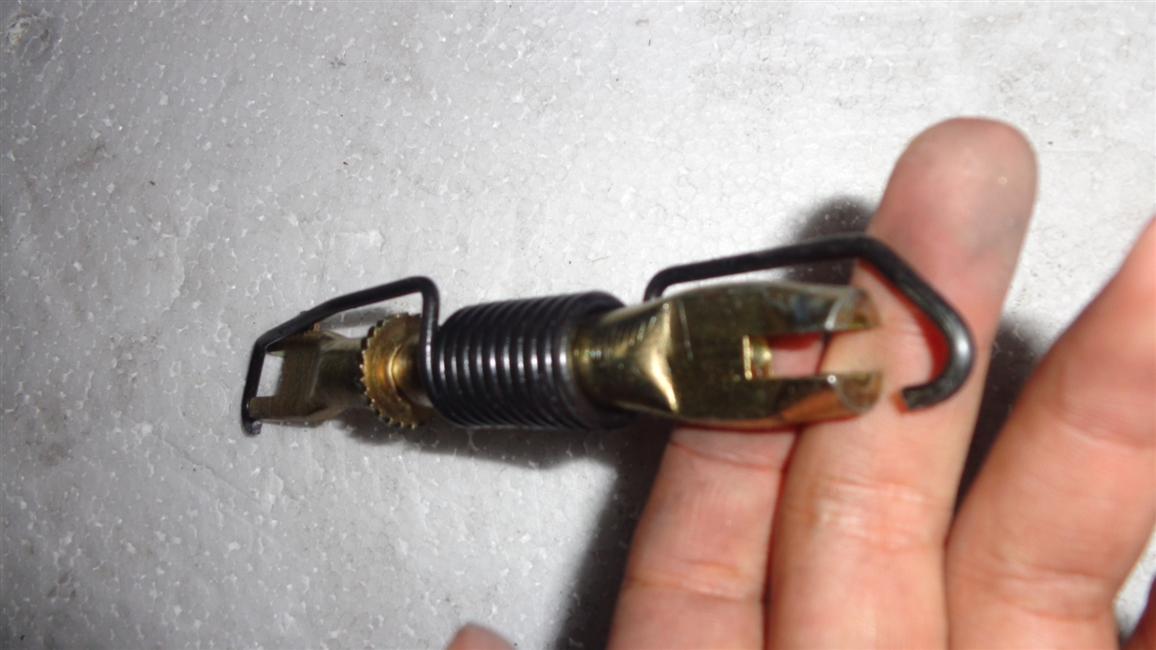 Rear brake shoe clearance self-adjustment assembly, universal parts