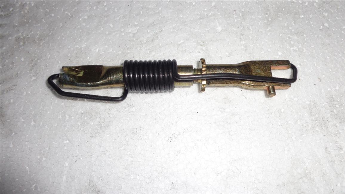 Rear brake shoe clearance self-adjustment assembly, universal parts-1