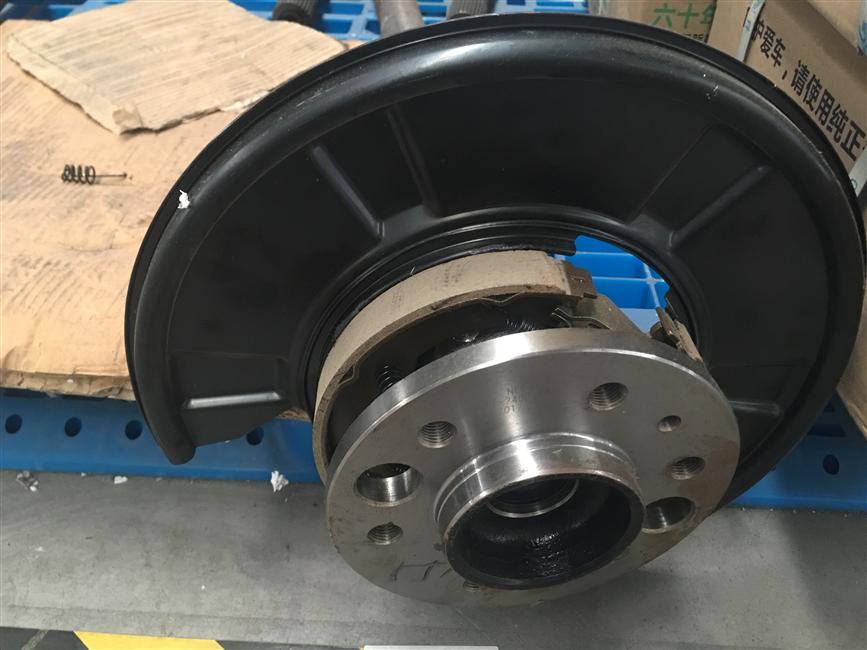 Полувольтный вал задней оси с стояночным тормозом в сборе (слева), 2241040432, КТ-1