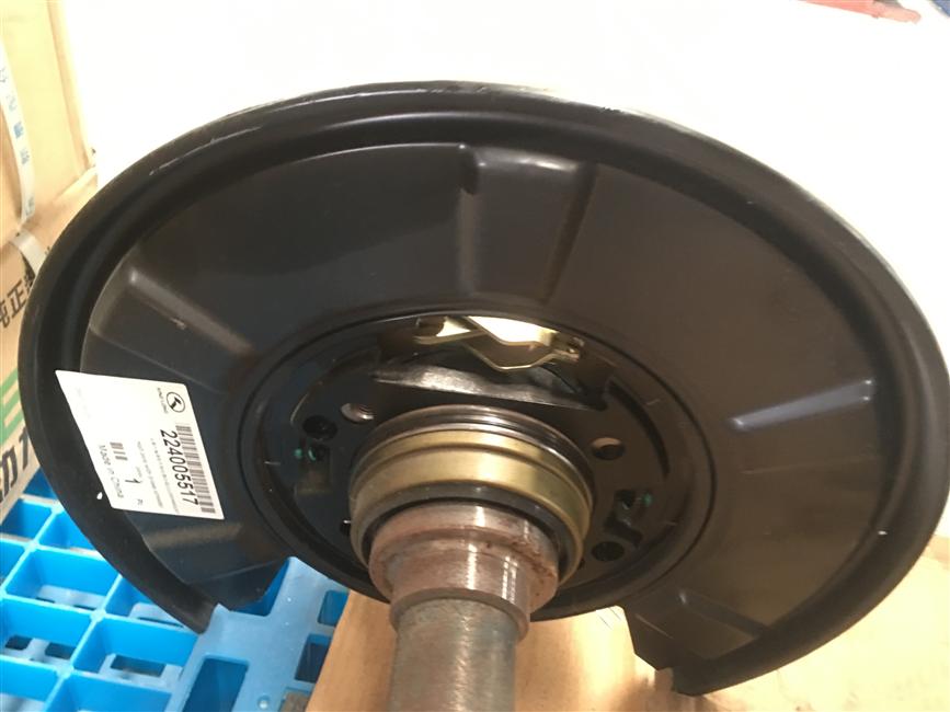 Полувольтный вал задней оси с стояночным тормозом в сборе (слева), 2241040432, КТ-2