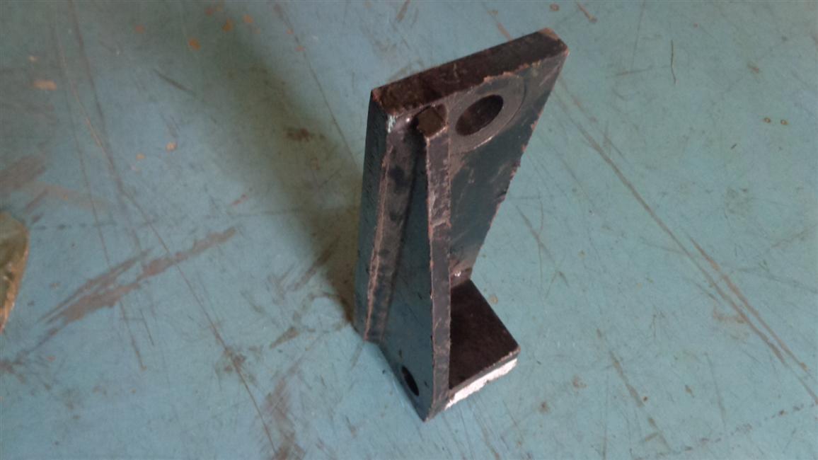 Shock Absorber Lower Bracket (right), JR-65F-01-18B