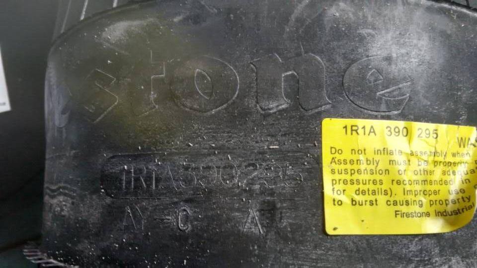 Assemblage à ressort d'air, F45A 105-1