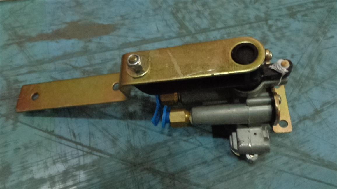 Height valve assembly with control rod system, R70B248