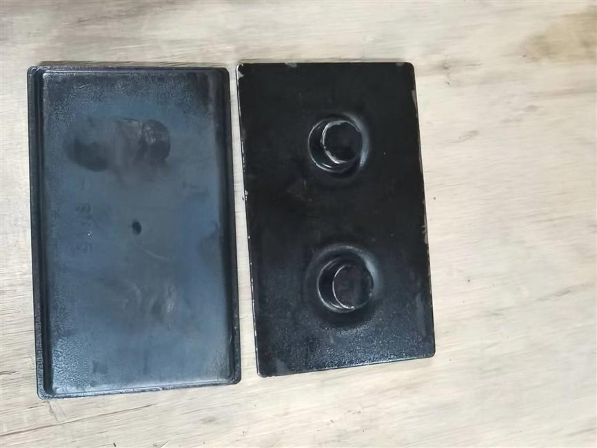 Leaf spring end wear reduction pad (double hole), rubber, 110*68*8, 229100210