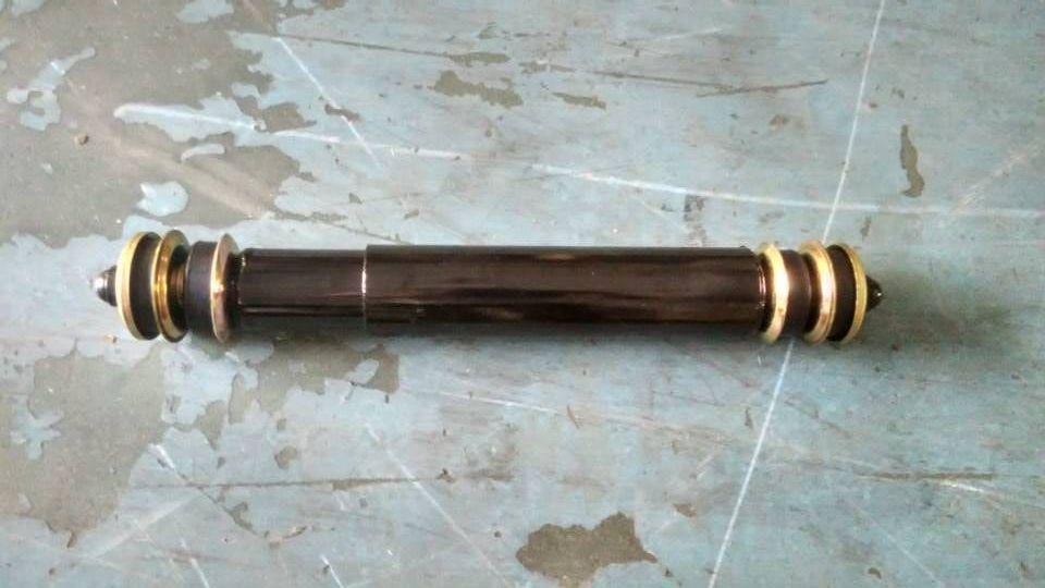 Rear shock absorber assembly, 40, 240, upper and lower screws