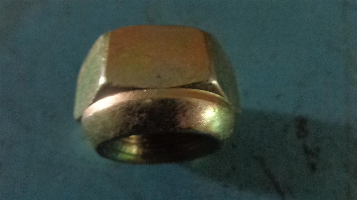 Right wheel nut, 30NS44J-00005