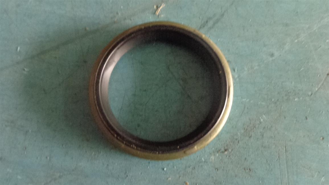 Oil seal-air chamber bracket, 30VS07F-00005-2