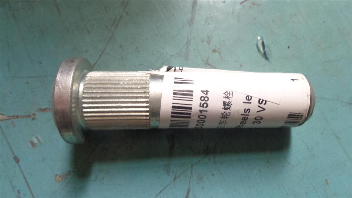 Front left wheel bolt, 30VS07F-00005