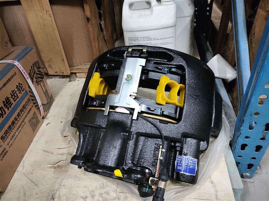 Тормоза в сборе с правым диском, HL195 с двойным толкателем, 3000005-JQ49G-1