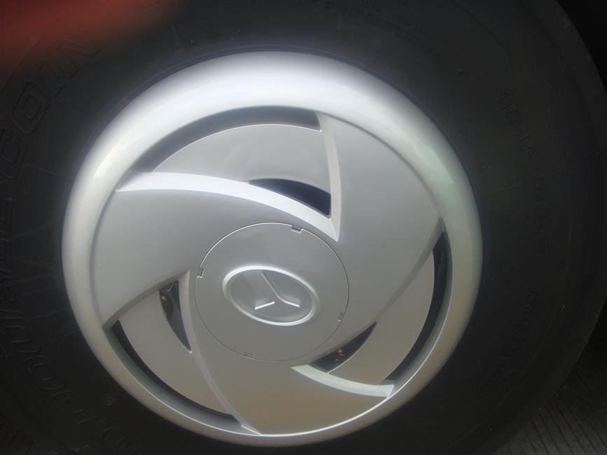 Right front wheel cover assembly, all models of large minibus, all tires