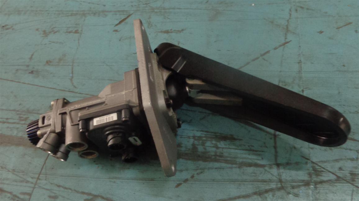 Braking master pump, EBS brake signal transmitter